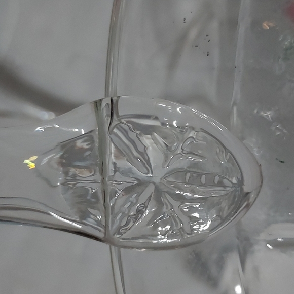 L.E.Smith Glass Basket with Pink Roses and Green leaves. Stamped S.9 inches Hx6W - Picture 10 of 12